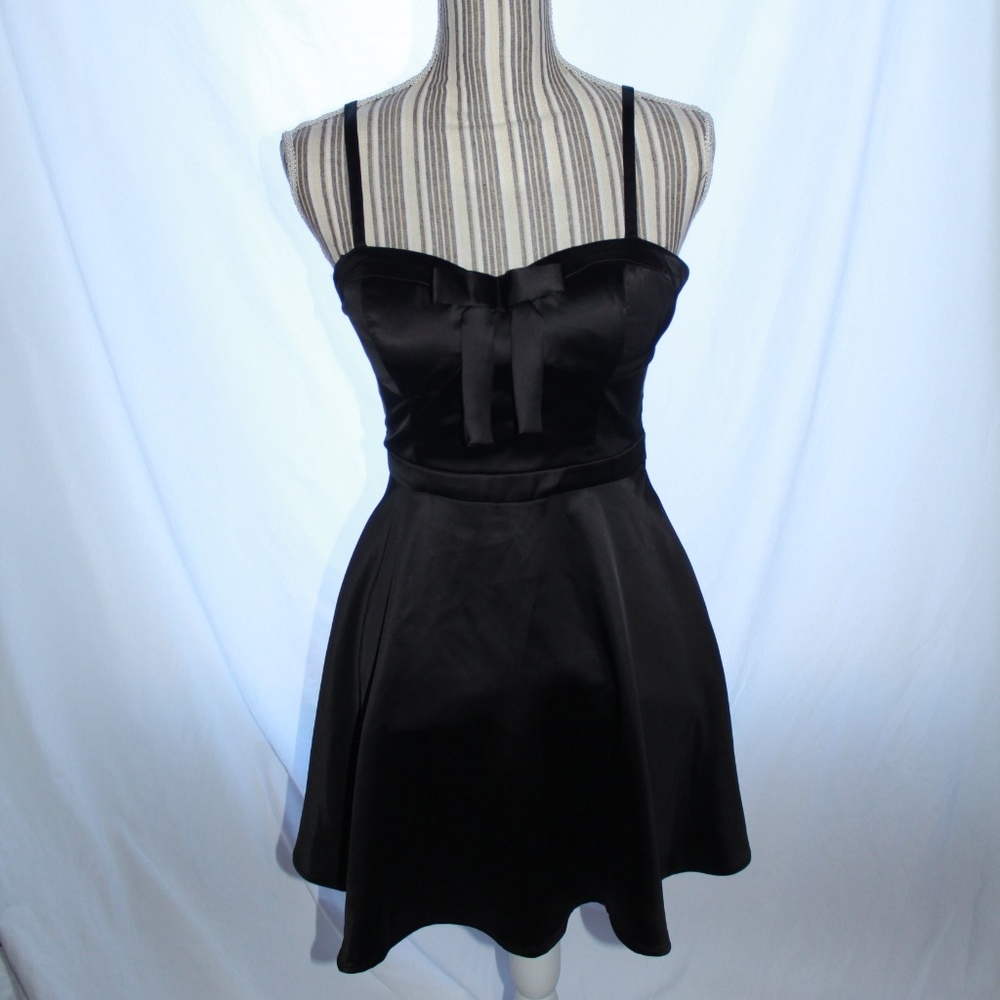 🎉NWT!🎉Forever 21 Exclusive 50's Inspired Dress - Picture 2 of 8